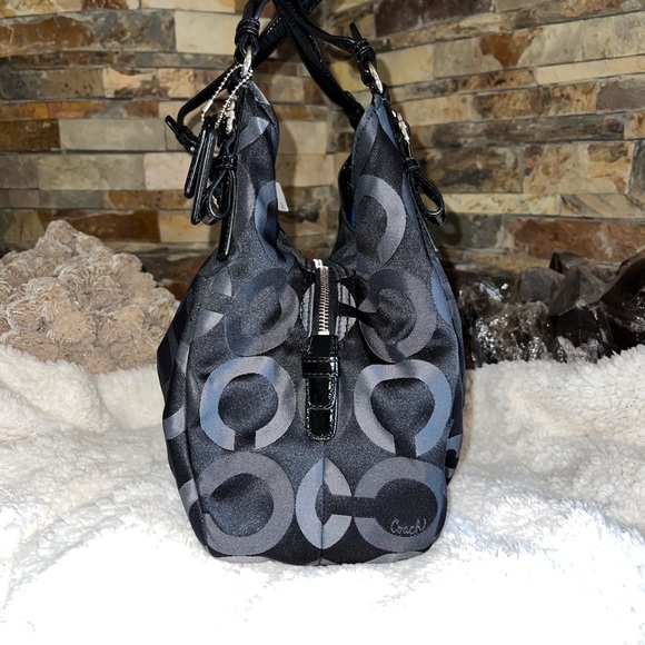 Coach NWT Signature Maggie Shoulder Bag w/matching Wallet - Picture 4 of 16